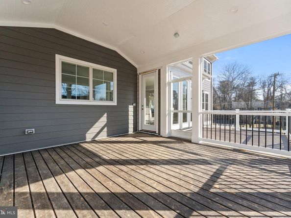 309 Park Street NE, Vienna VA 22180