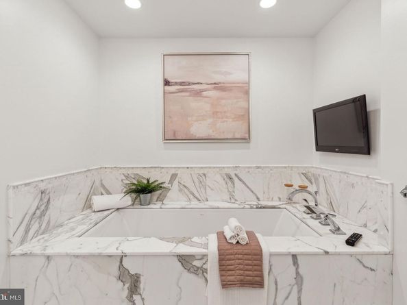 202 W Rittenhouse Square 3203, Philadelphia PA 19103