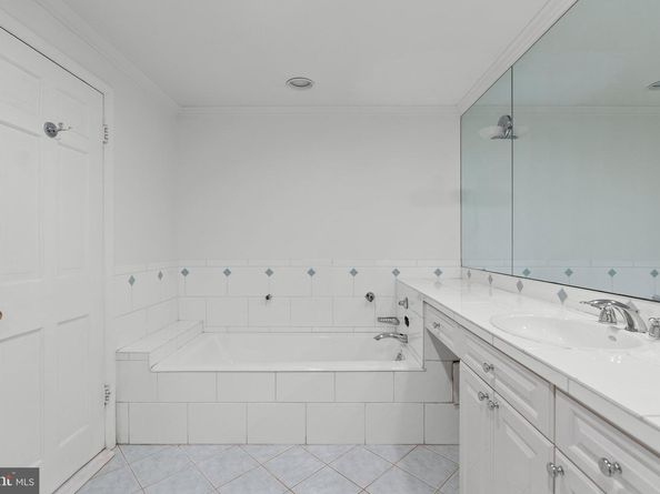 2700 Virginia Ave NW 811, Washington DC 20037