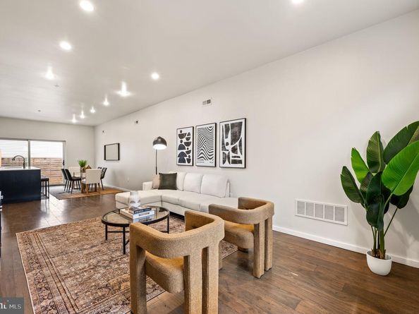 529 W Jefferson Street, Philadelphia PA 19122