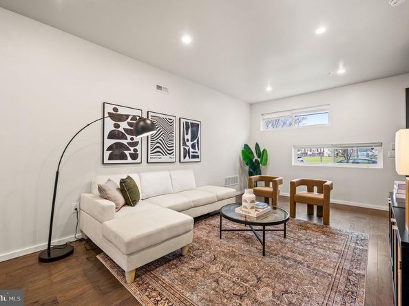 529 W Jefferson Street, Philadelphia PA 19122