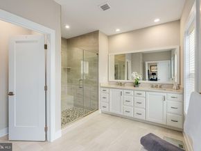 4871 E Blossom Drive, Doylestown PA 18902