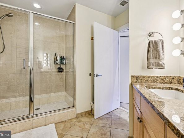811 4TH Street NW 811, Washington DC 20001
