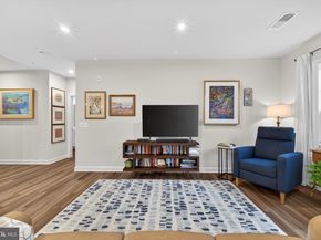 21630 Hawksbill High Circle 204, Sterling VA 20164