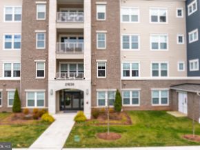 21630 Hawksbill High Circle 204, Sterling VA 20164