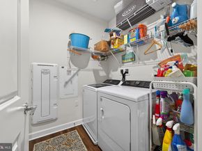 21630 Hawksbill High Circle 204, Sterling VA 20164