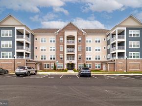 21630 Hawksbill High Circle 204, Sterling VA 20164