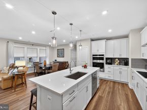 21630 Hawksbill High Circle 204, Sterling VA 20164