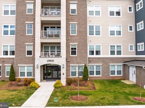 21630 Hawksbill High Circle 204, Sterling VA 20164