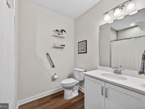 21630 Hawksbill High Circle 204, Sterling VA 20164