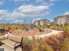 21630 Hawksbill High Circle 204, Sterling VA 20164