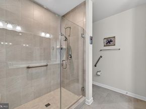 21630 Hawksbill High Circle 204, Sterling VA 20164