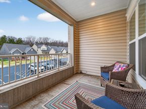 21630 Hawksbill High Circle 204, Sterling VA 20164