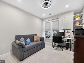 21630 Hawksbill High Circle 204, Sterling VA 20164