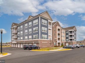 21630 Hawksbill High Circle 204, Sterling VA 20164