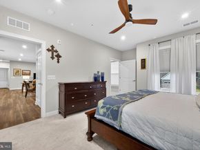 21630 Hawksbill High Circle 204, Sterling VA 20164