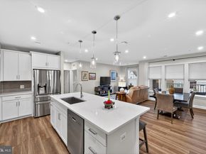 21630 Hawksbill High Circle 204, Sterling VA 20164