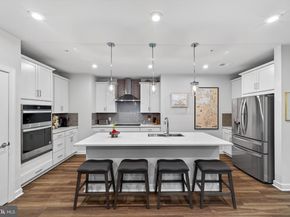 21630 Hawksbill High Circle 204, Sterling VA 20164