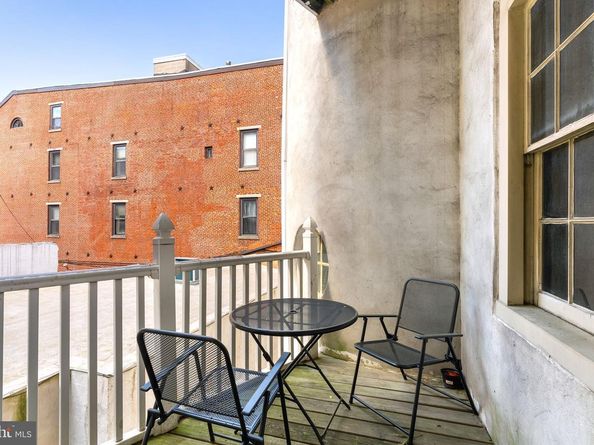 239 Race Street, Philadelphia PA 19106
