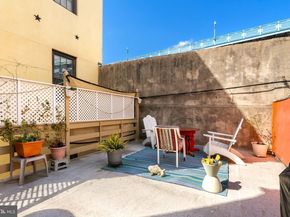239 Race Street, Philadelphia PA 19106