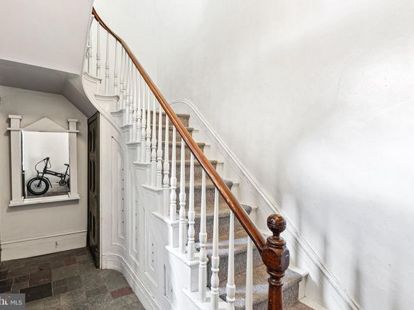 239 Race Street, Philadelphia PA 19106