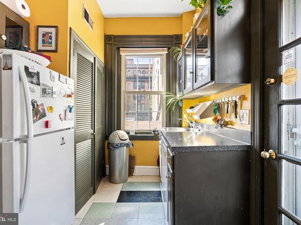 239 Race Street, Philadelphia PA 19106