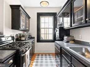 239 Race Street, Philadelphia PA 19106