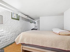 239 Race Street, Philadelphia PA 19106