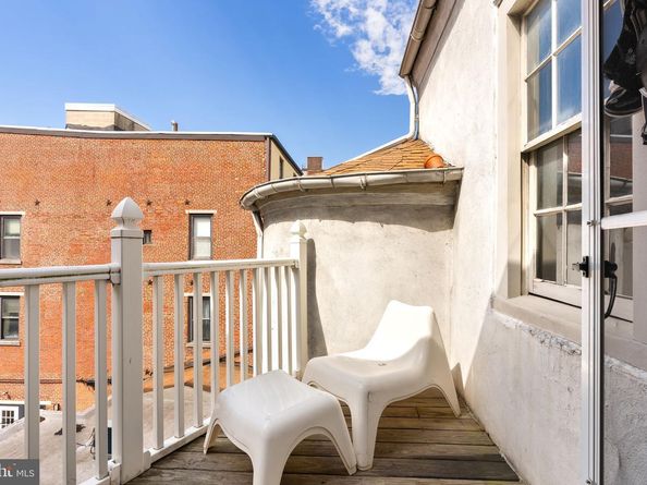 239 Race Street, Philadelphia PA 19106