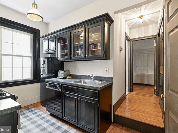 239 Race Street, Philadelphia PA 19106