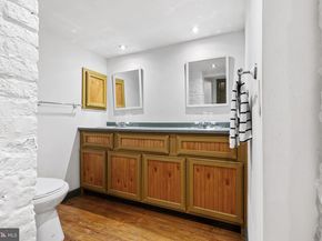 239 Race Street, Philadelphia PA 19106