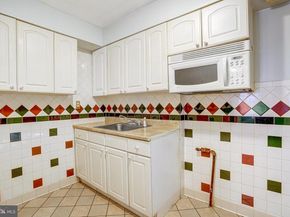 102 S Glebe Road S, Arlington VA 22204