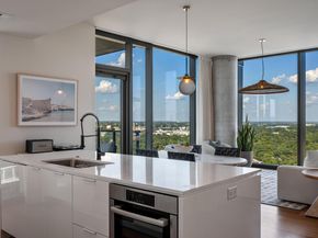 44 East Ave 2007, Austin TX 78701