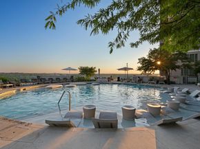 44 East Ave 2007, Austin TX 78701