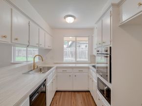 10214 Oak Hollow DR, Austin TX 78758
