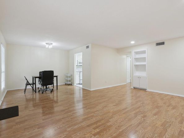 2401 Leon ST 210, Austin TX 78705