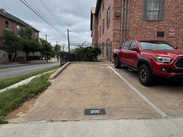 2401 Leon ST 210, Austin TX 78705
