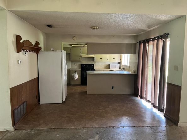 313 Golden Oaks DR, Georgetown TX 78628
