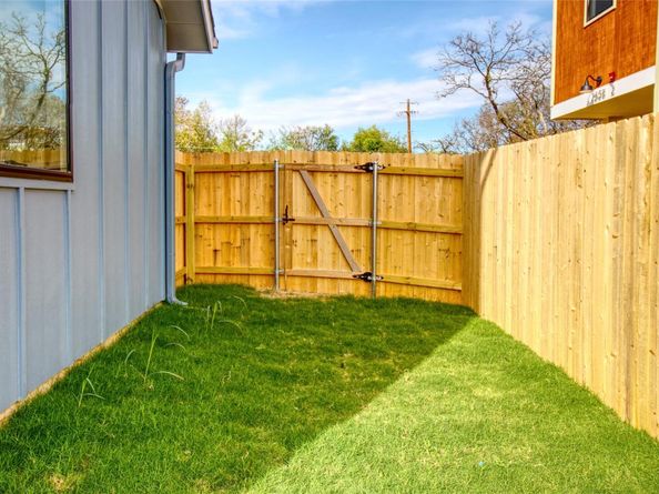 2608 Bristol DR A B, Austin TX 78723