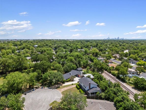 8500 Woodstone Dr, Austin TX 78757