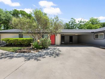 8500 Woodstone Dr
