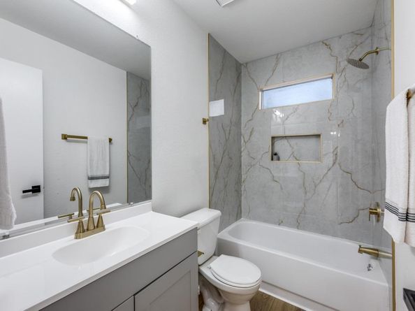 1845 River Crossing CIR B, Austin TX 78741