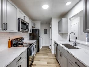 1845 River Crossing CIR B, Austin TX 78741