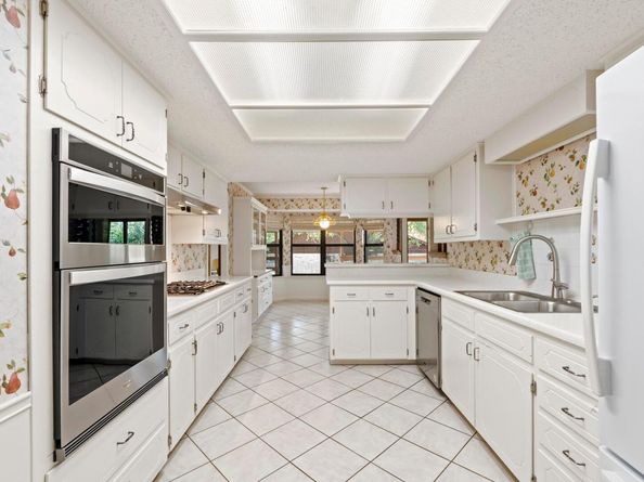 7207 Fireoak DR, Austin TX 78759
