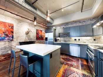 800 W 5th ST