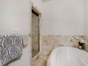2109 Newfield LN A, Austin TX 78703