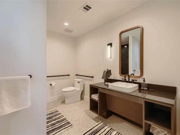 48 East Ave 1210, Austin TX 78701
