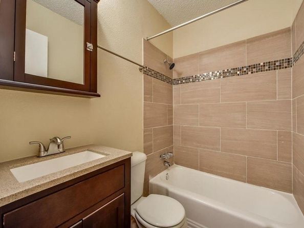 2401 Manor RD 119, Austin TX 78722