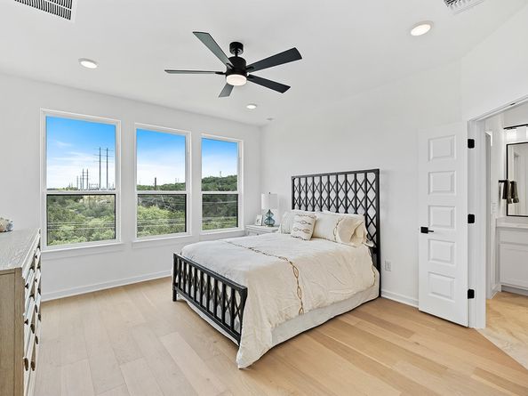 604 Grapeleaf DR, Lakeway TX 78738
