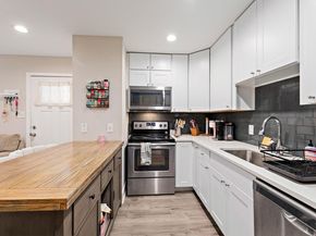 935 La Posada DR 128, Austin TX 78752